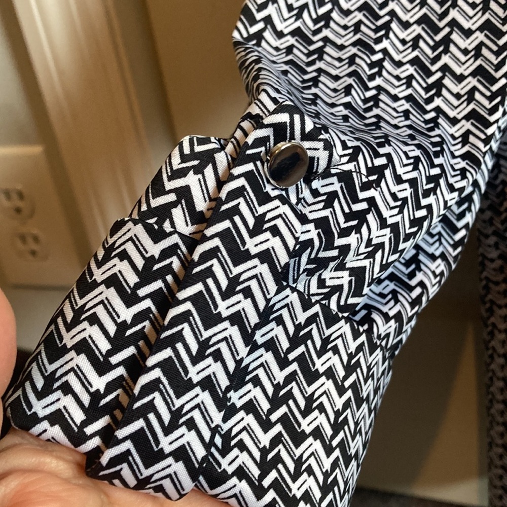NWT very flattering black/white/gray ladies large blouse - Picture 2 of 10